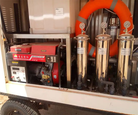 Sistema de purificación de agua móvil envasado en contenedores para el tratamiento del agua potable