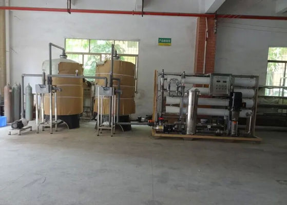 8TPH 14kW FRP Tanques RO Industrial Máquina de tratamiento de agua potable automática con indicadores de estado operativo