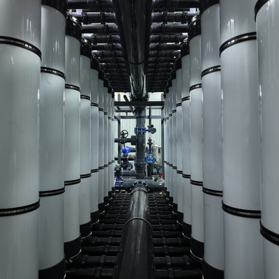10-30 TPH Sistema de ultrafiltración en contenedores con diseño plug-and-play para un tratamiento de agua de rápida implementación