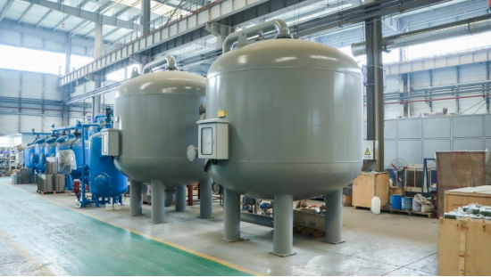 Vaso de filtro multimedial industrial con alta capacidad de flujo y diseño personalizado para la purificación del agua